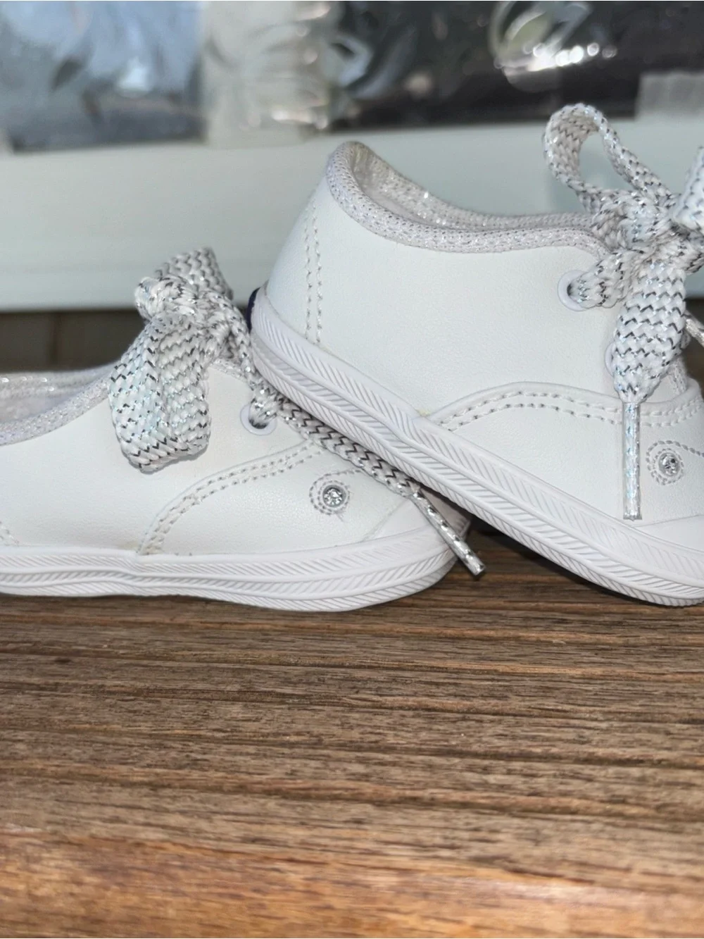 Keds White Baby Lace-Up Sneakers with  silver thread Laces diamond color studs1m